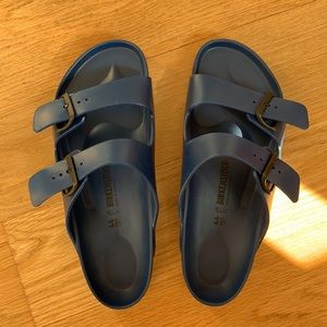 New in box men’s Arizona Eva in Navy. US 11